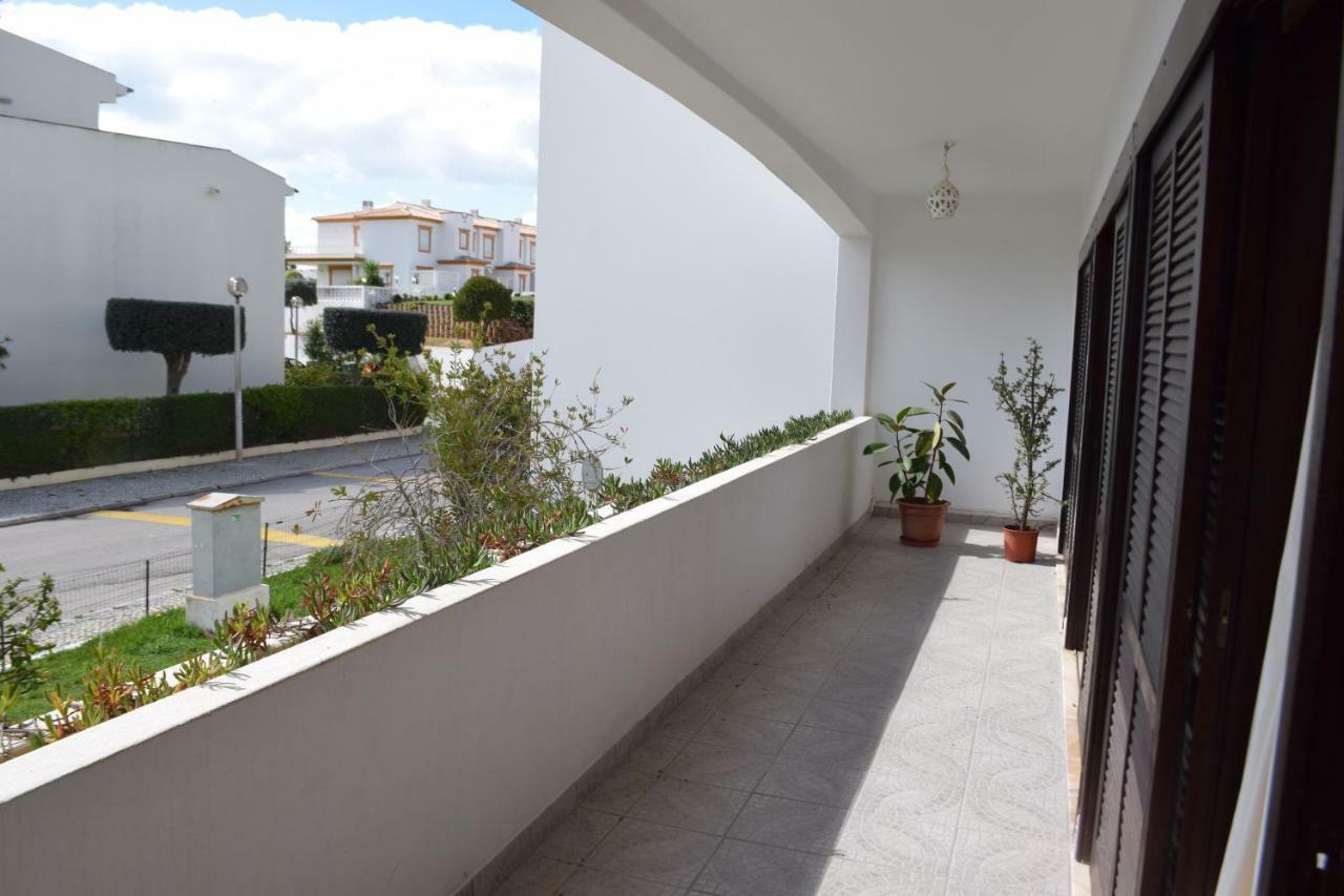 Apartamento T2 Com Piscina E Wifi A 350 Metros Da Praia Olhos de Agua  Exterior foto