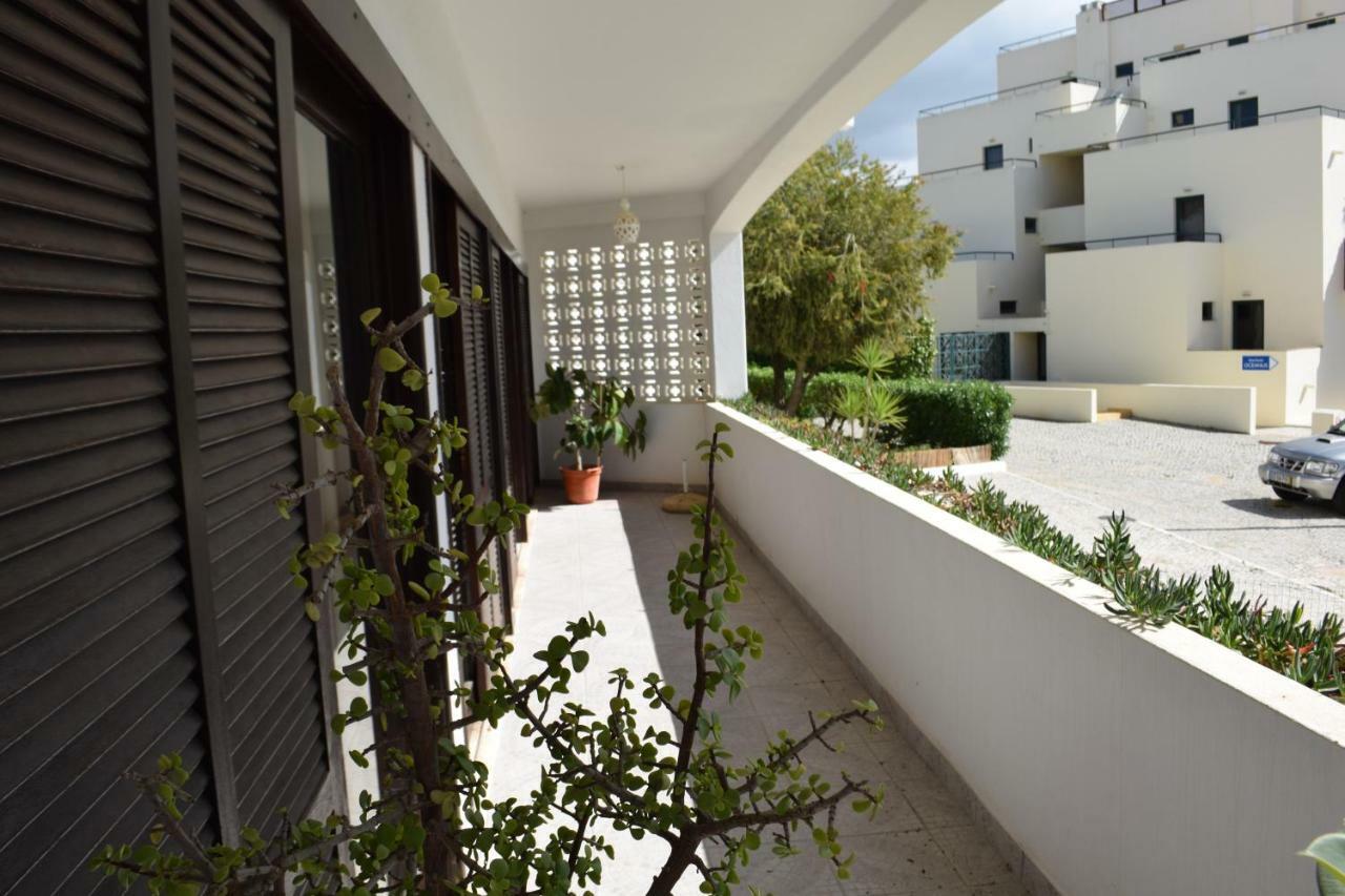 Apartamento T2 Com Piscina E Wifi A 350 Metros Da Praia Olhos de Agua  Exterior foto
